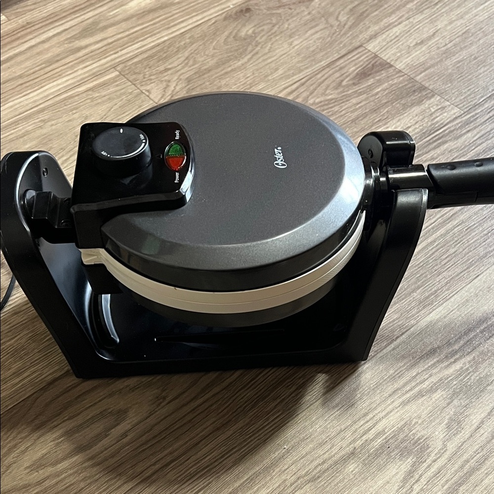 Oster DuraCeramic Flip Waffle Maker - Black & White - Picture 8 of 12